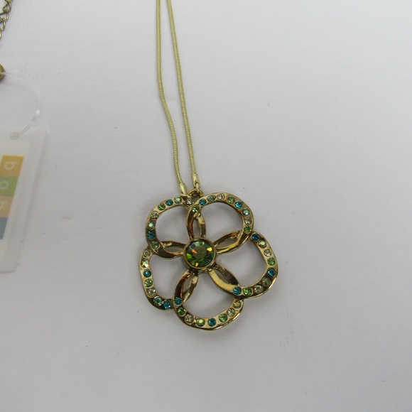 NWT Gold Green Floral Rhinestone Necklace - Picture 3 of 7